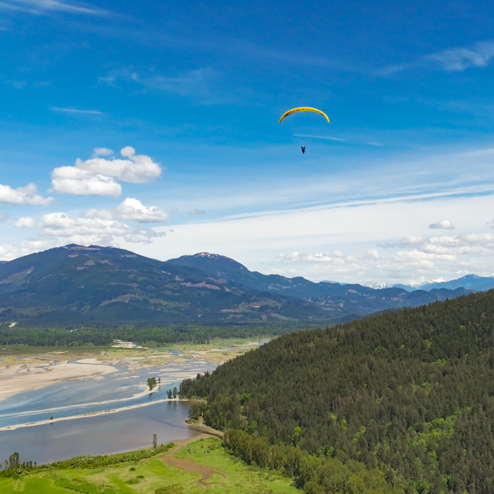 Sightseeing introductory tandem flight above the Fraser Valley